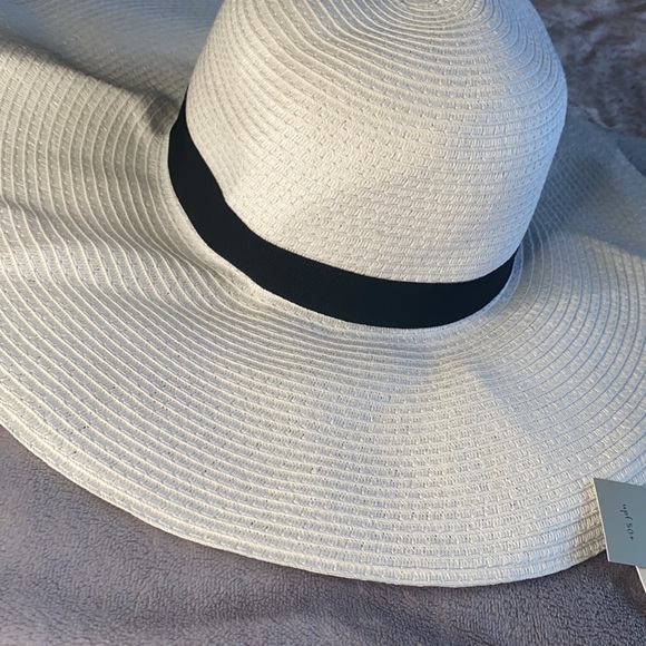 Straw hat - Picture 3 of 3